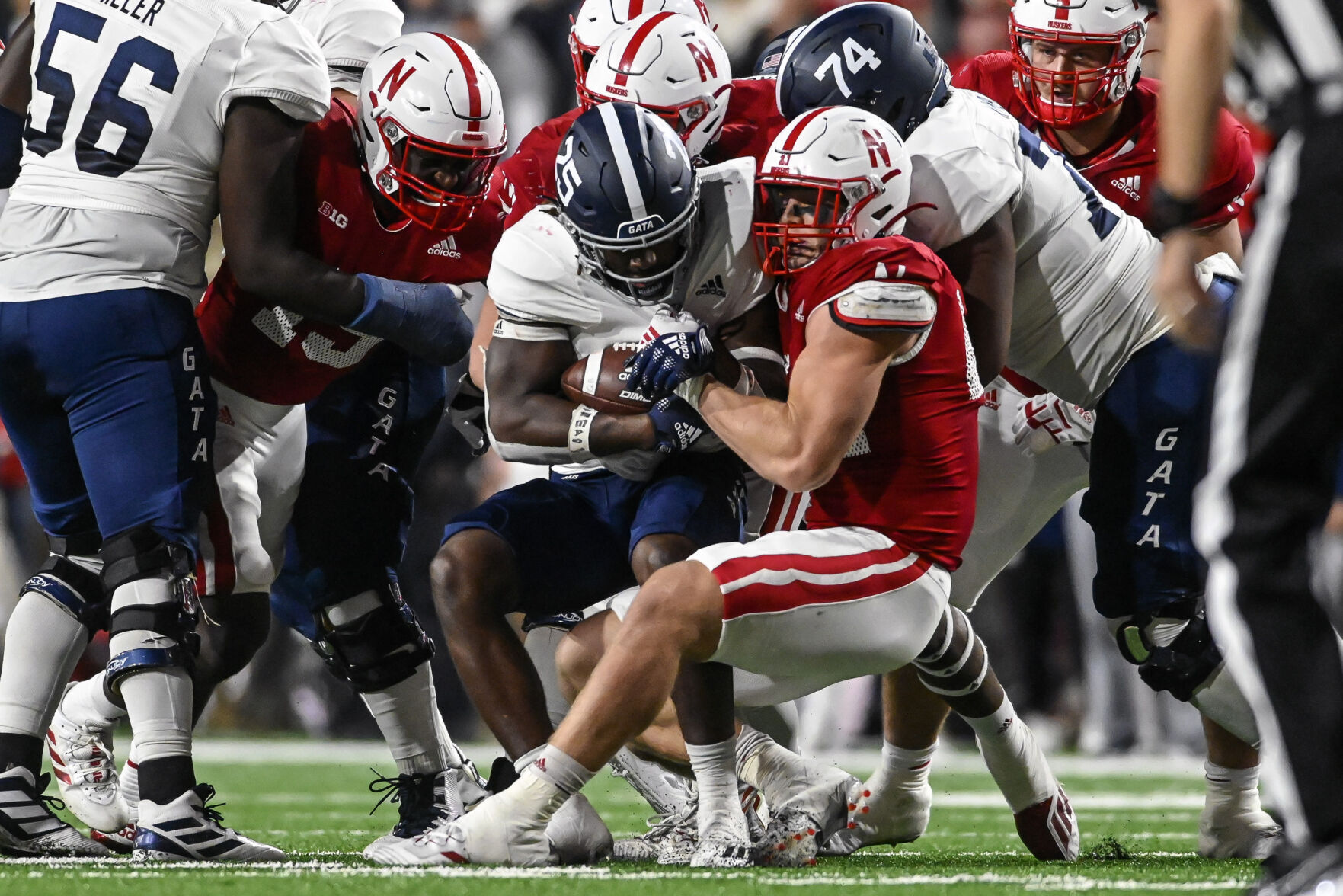 091122-HuskerFball44.jpg